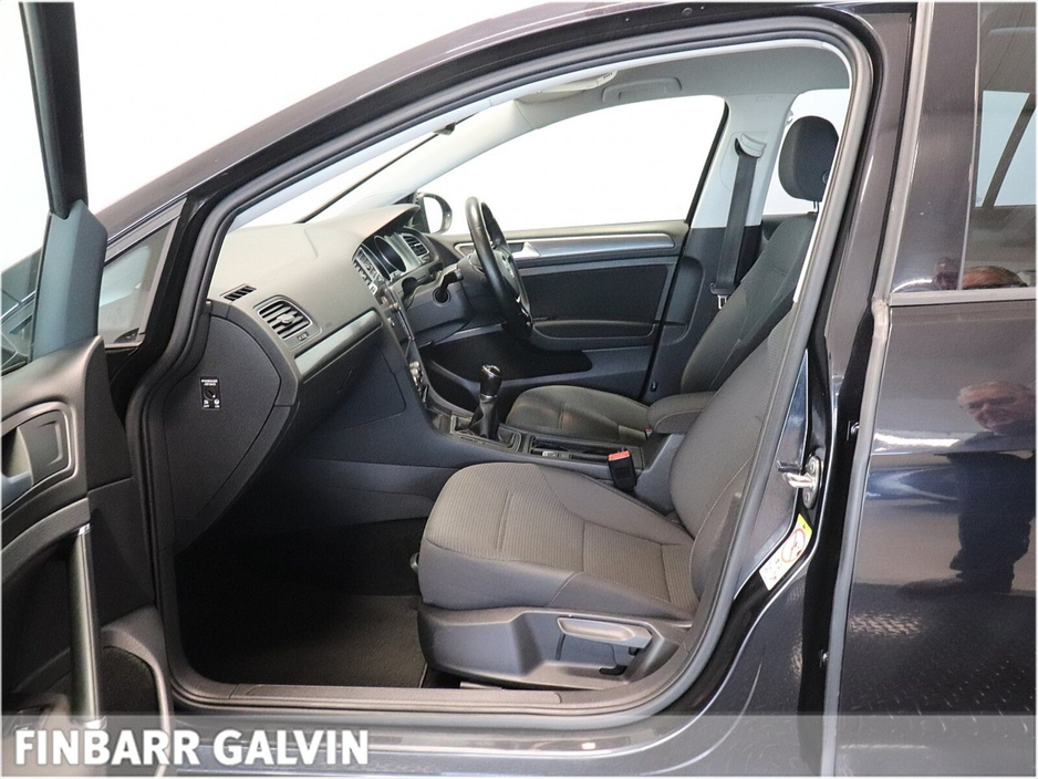 2017 Volkswagen Golf - image 10