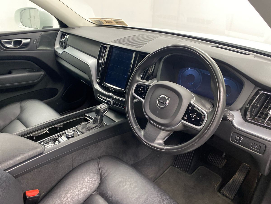 2020 Volvo XC60 - image 6