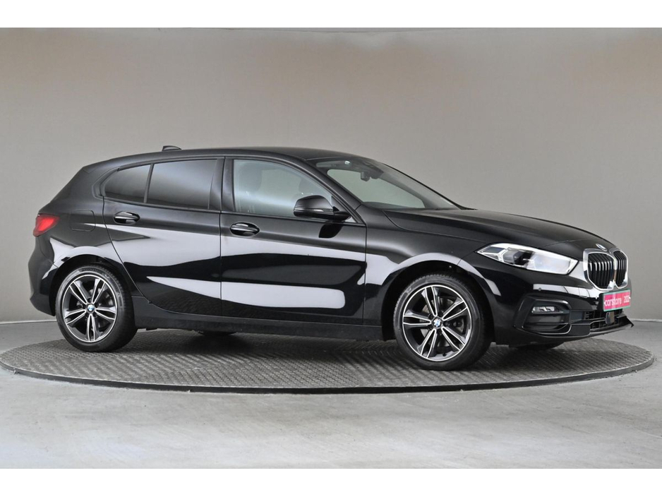 2022 BMW 1 Series - image 10