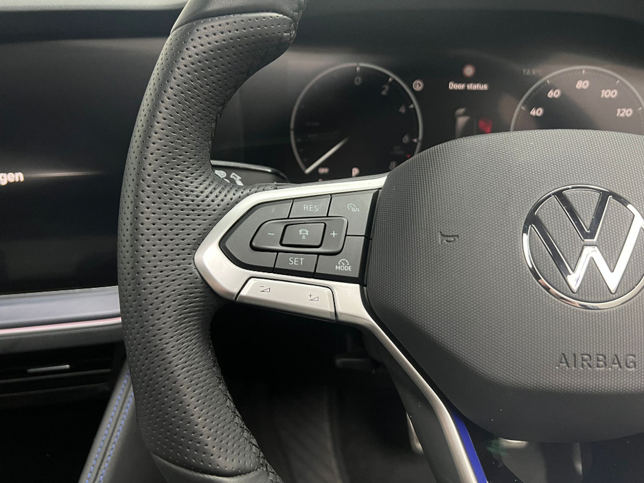 2025 Volkswagen Touareg - image 19