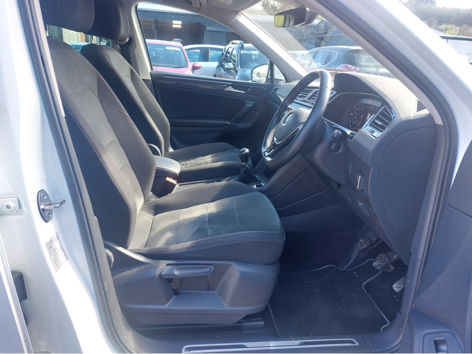 2018 Volkswagen Tiguan - image 3