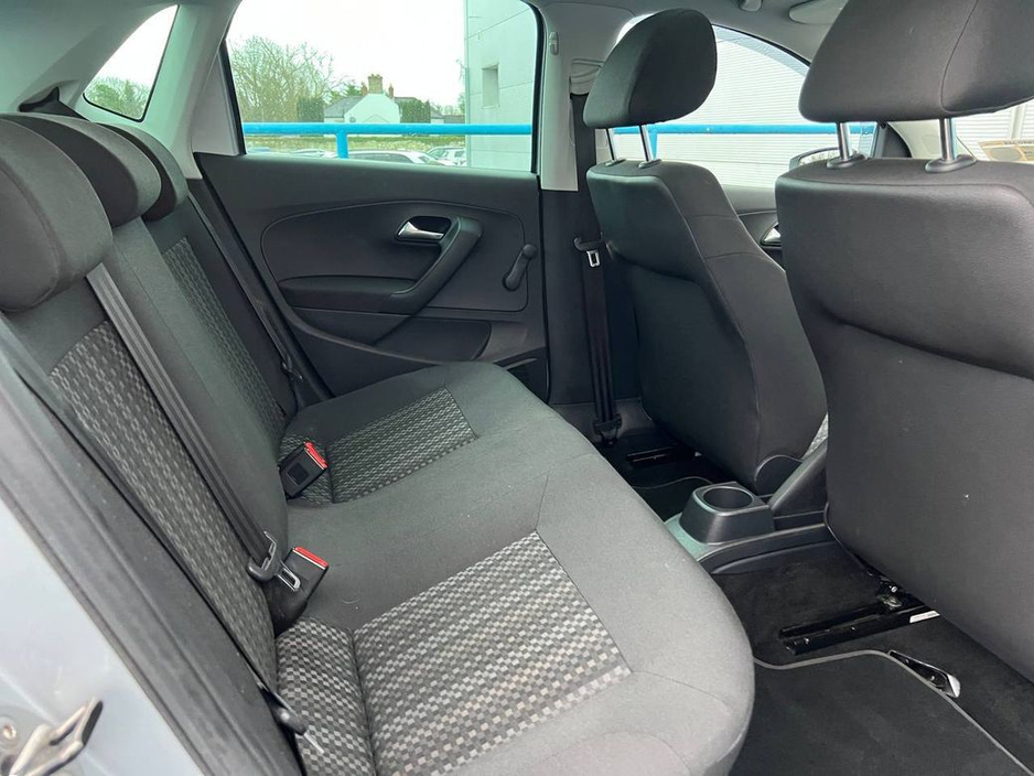 2017 Volkswagen Polo - image 9