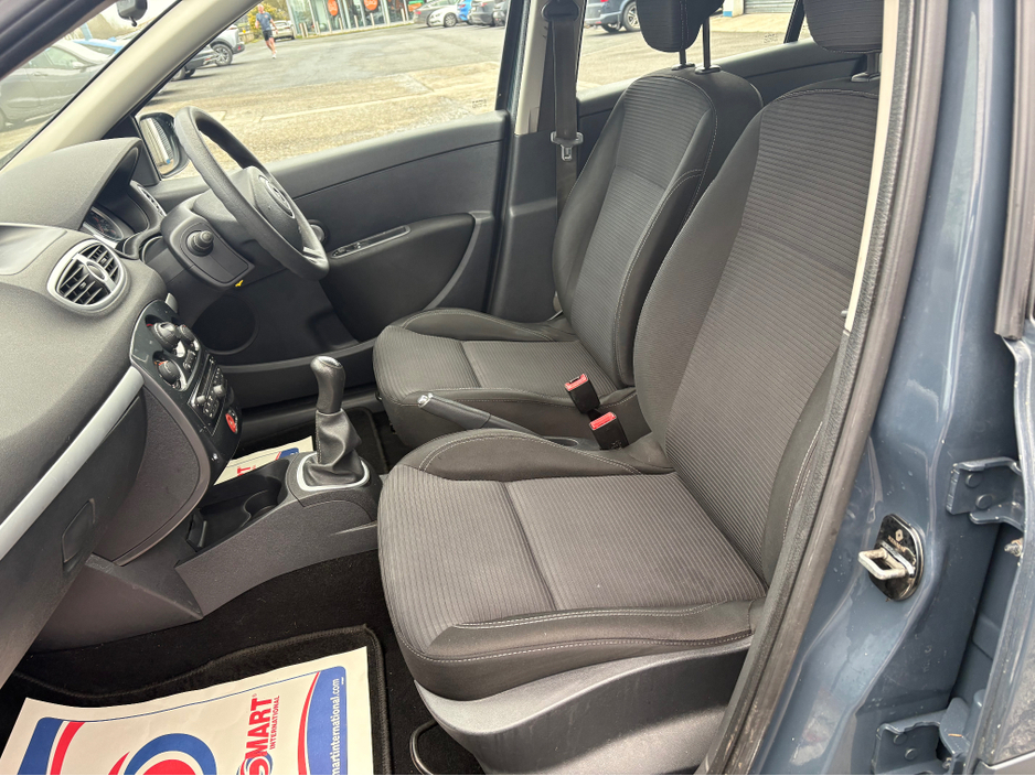 2012 Renault Clio - image 10