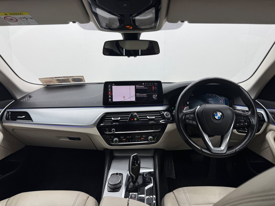 2021 BMW 5 Series - image 9