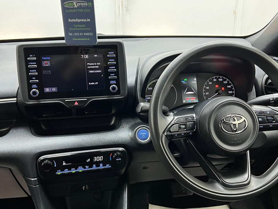 2021 Toyota Yaris - image 16