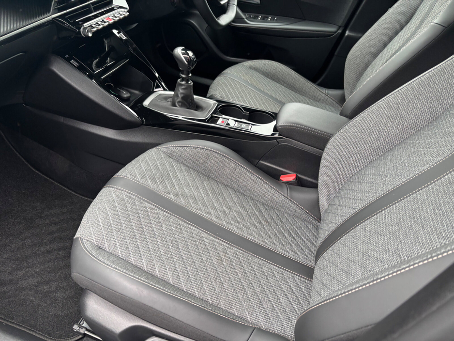 2025 Peugeot 2008 1.2 Puretech 100bhp Allure €26,950