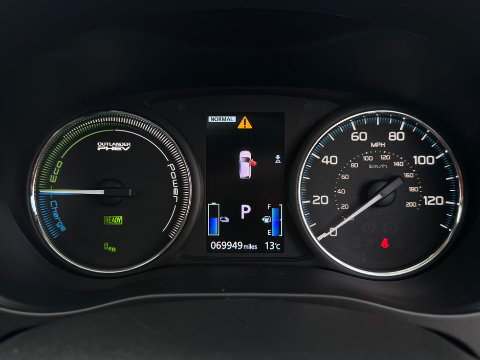 2017 Mitsubishi Outlander - image 25