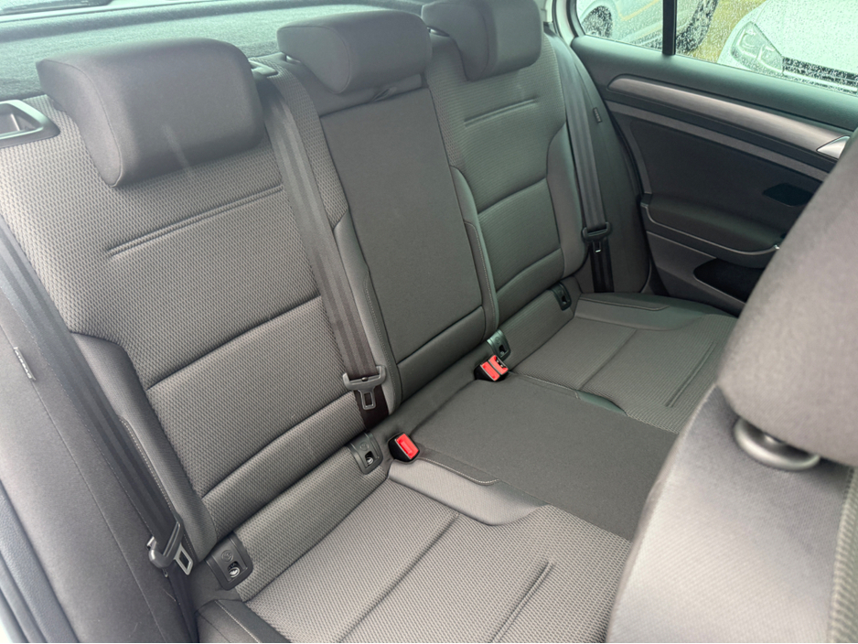 2018 Volkswagen Golf - image 11