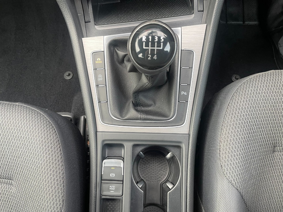 2016 Volkswagen Golf - image 17