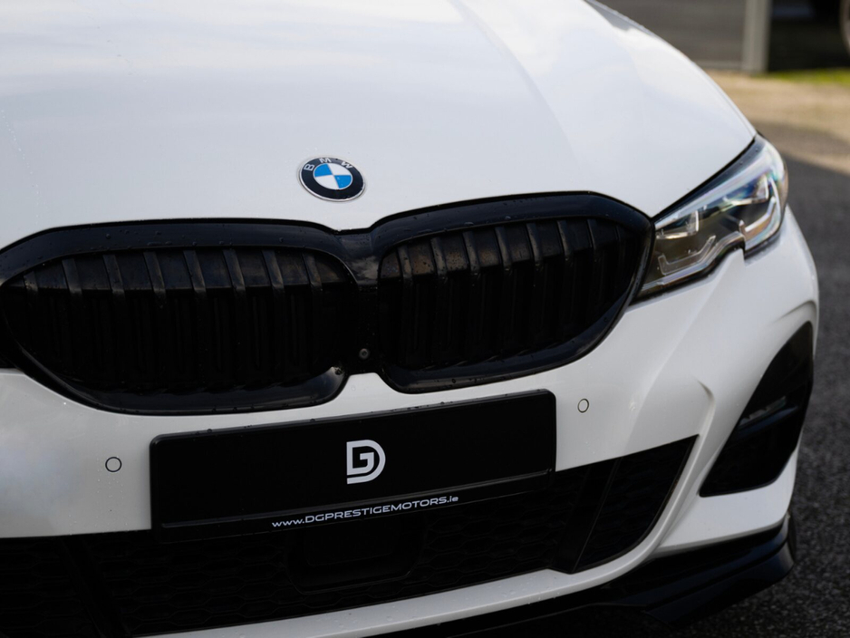 2021 BMW 3 Series - image 9