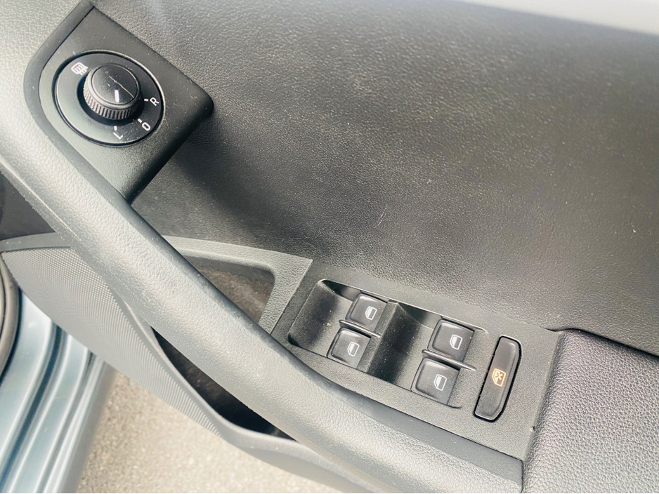 2015 Skoda Octavia - image 21