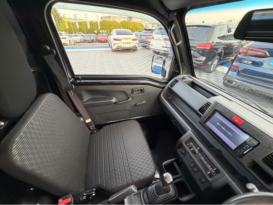 2019 Daihatsu Fourtrak - image 25