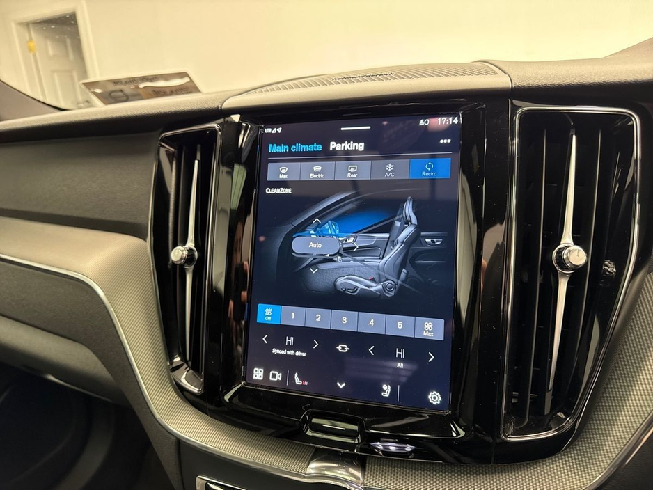2024 Volvo XC60 - image 20