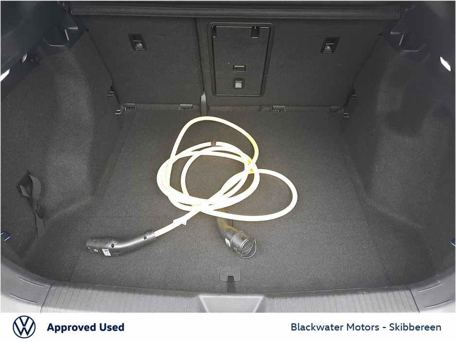 2023 Volkswagen ID.4 - image 10