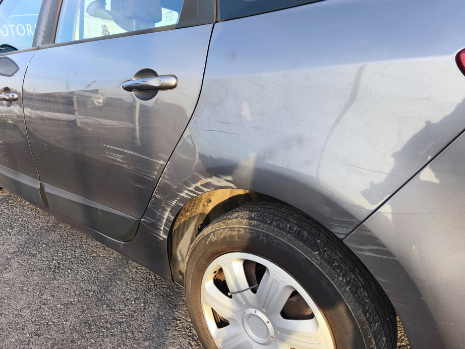 2013 Renault Grand Scenic - image 12