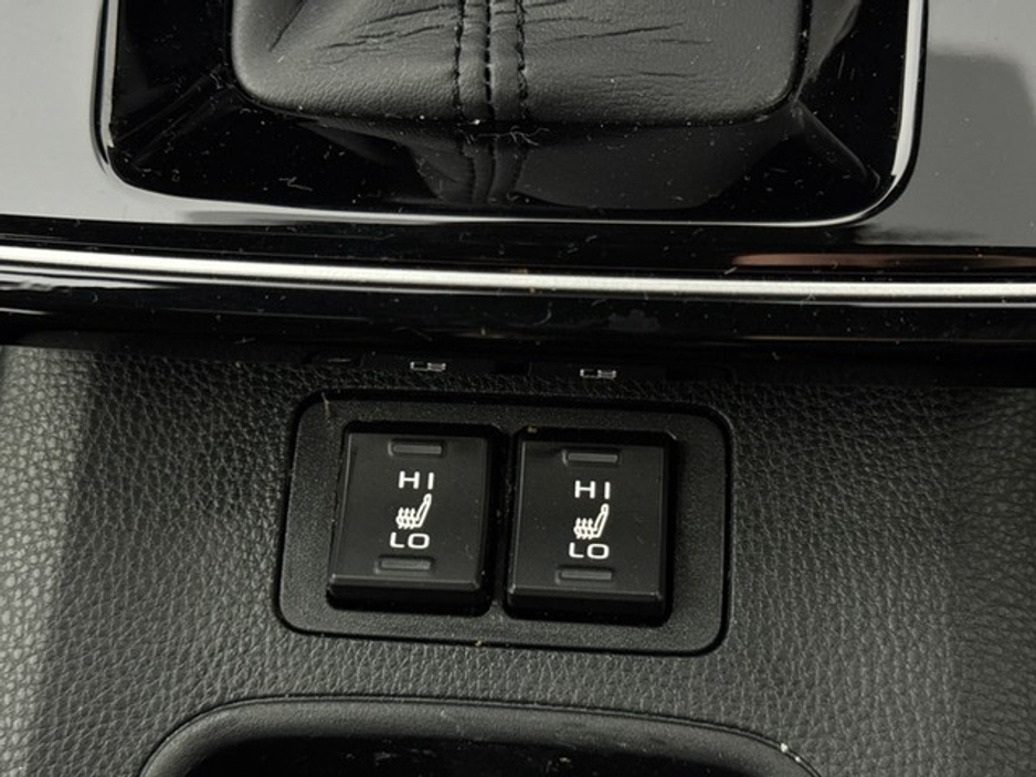 2025 Toyota Corolla Cross - image 16