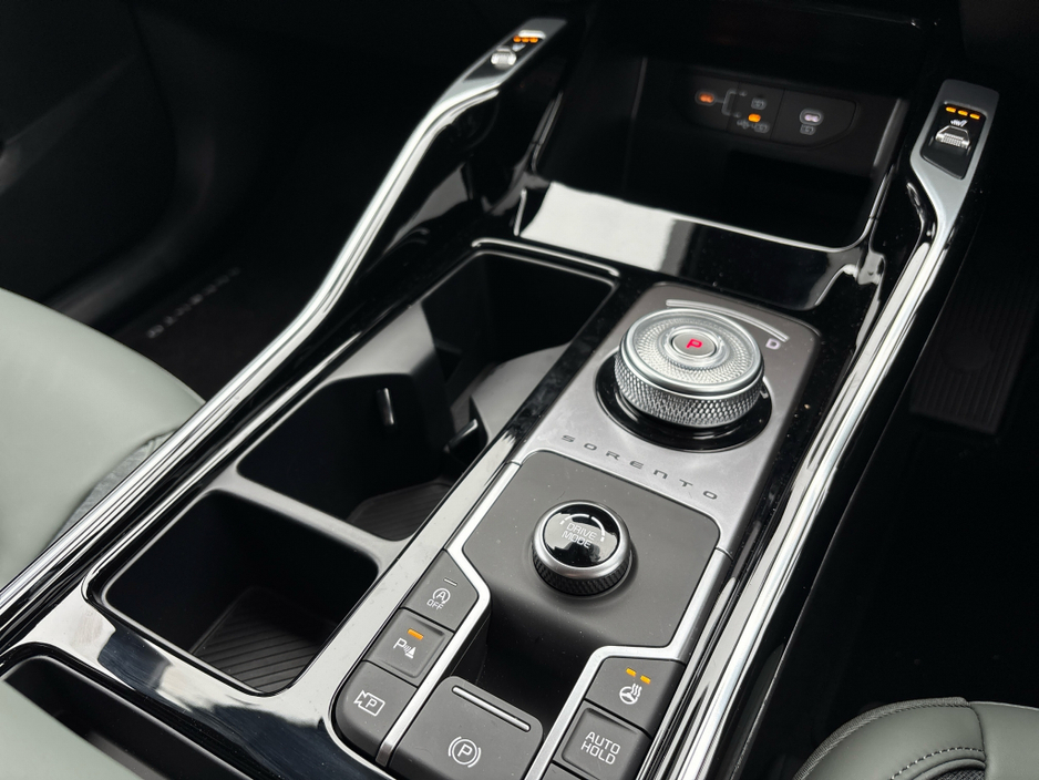 2026 Kia Sorento - image 12