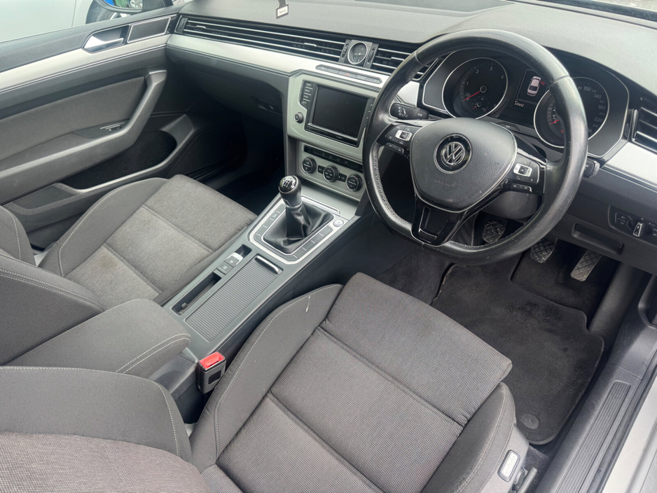 2015 Volkswagen Passat - image 12