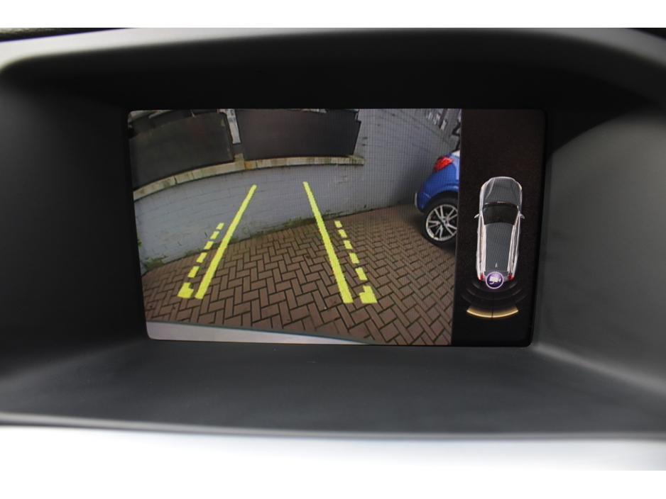 2017 Volvo V60 - image 14