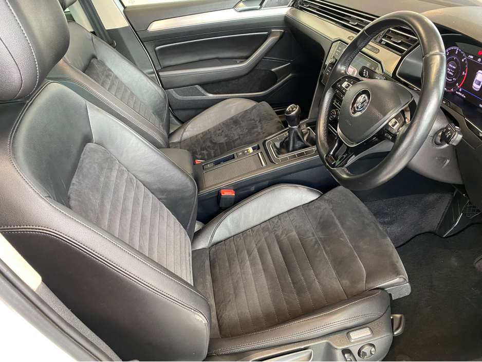 2018 Volkswagen Passat - image 12