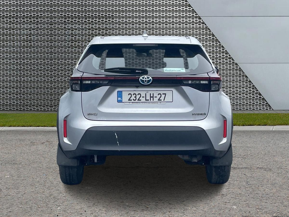 2023 Toyota Yaris Cross - image 9