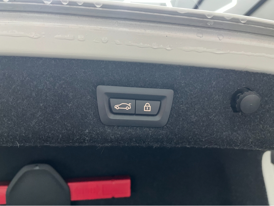 2018 BMW 5 Series - image 10