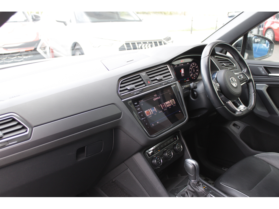 2018 Volkswagen Tiguan - image 27