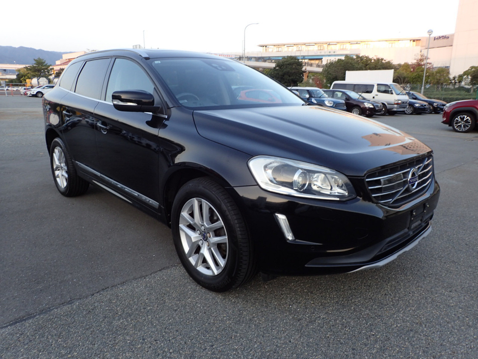 2017 Volvo XC60 - image 2