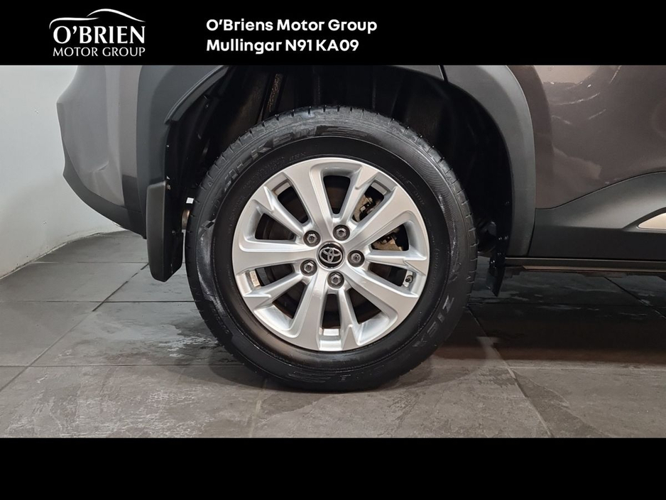 2024 Toyota Yaris Cross - image 9