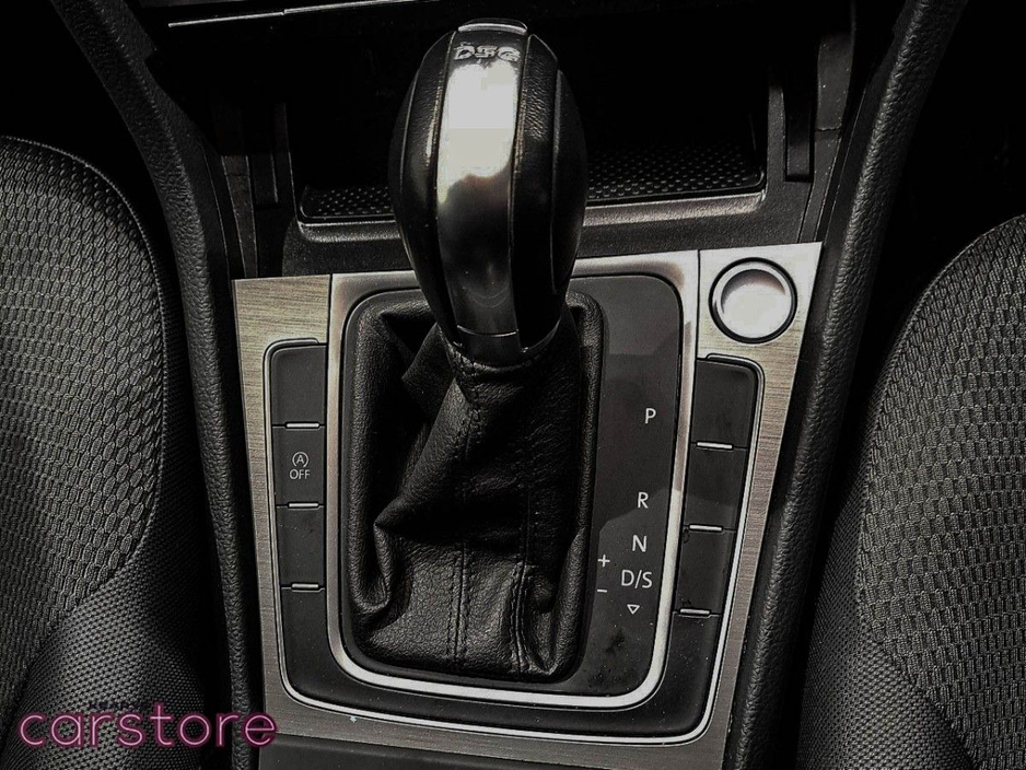 2016 Volkswagen Golf - image 16