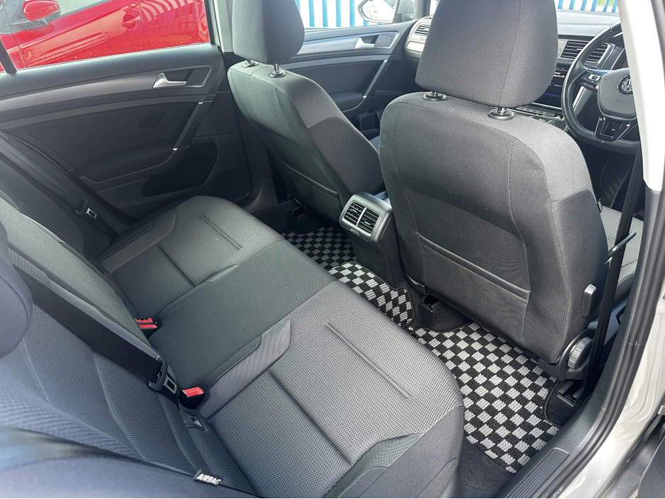 2020 Volkswagen Golf - image 12