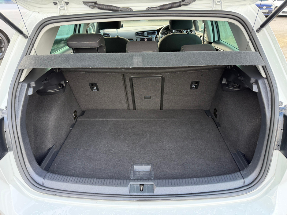 2016 Volkswagen Golf - image 30