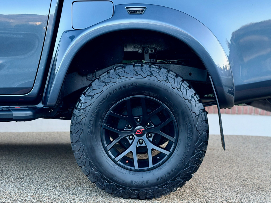 2025 Isuzu D-MAX - image 8