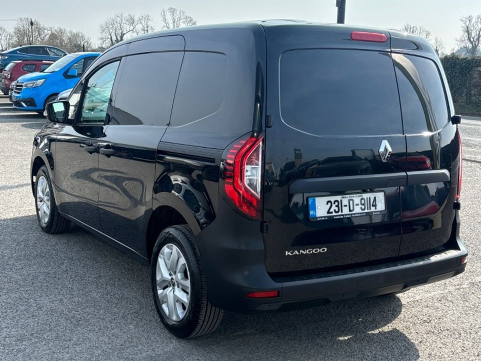 2023 Renault Kangoo - image 5
