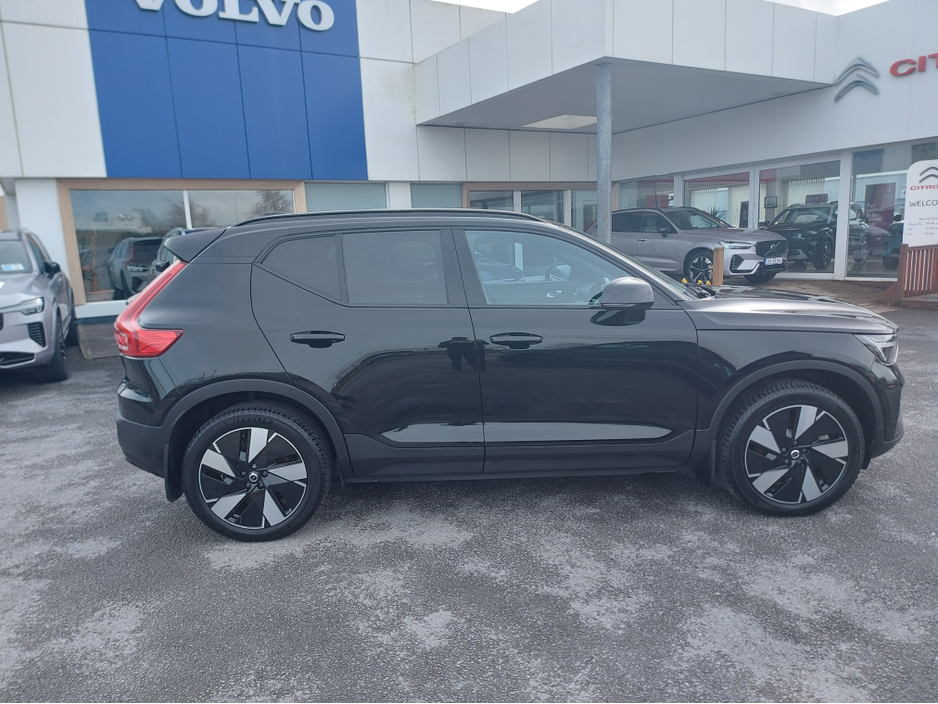 2024 Volvo XC40 - image 2