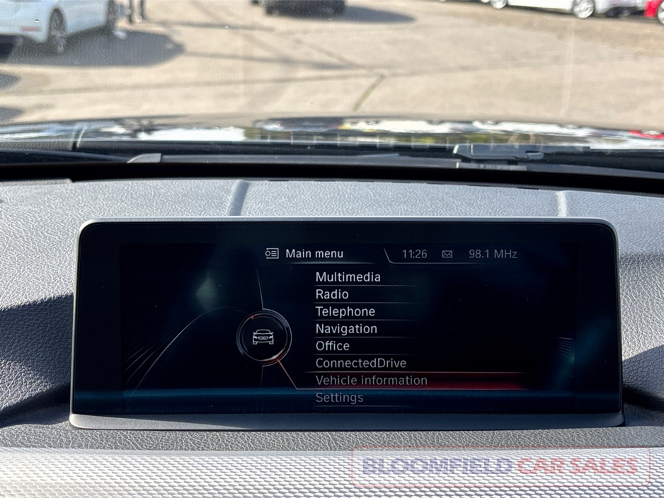 2015 BMW 3 Series - image 17