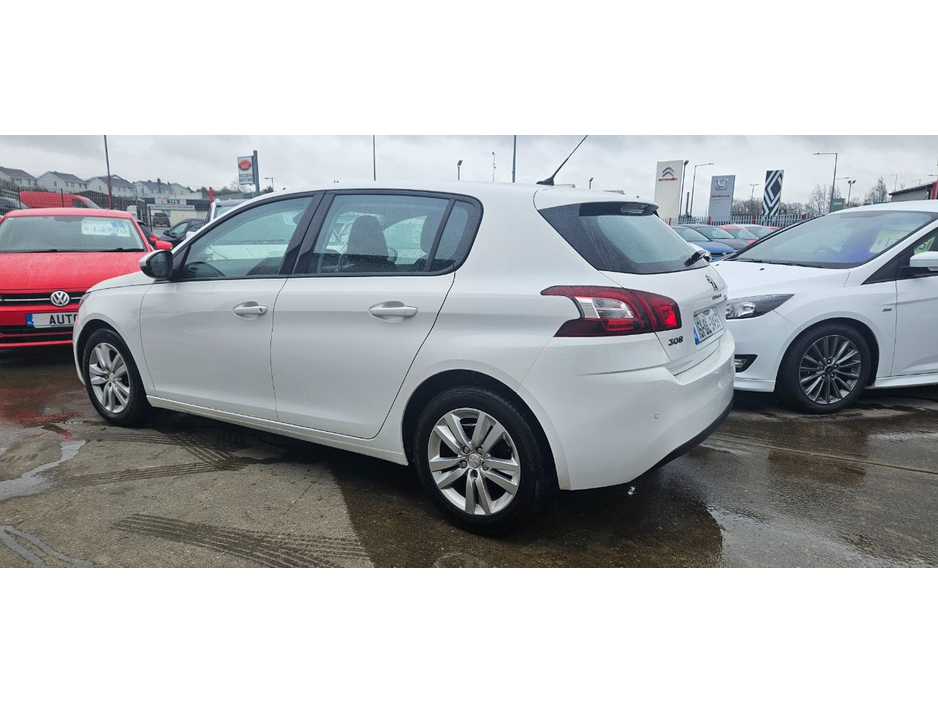 2016 Peugeot 308 - image 11