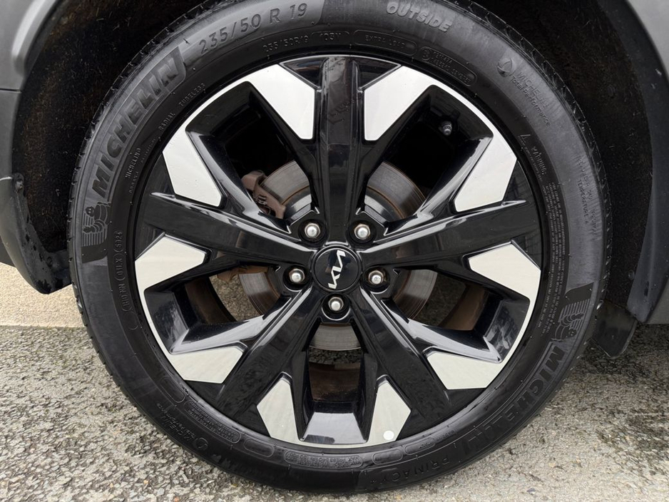 2023 Kia Sportage - image 11