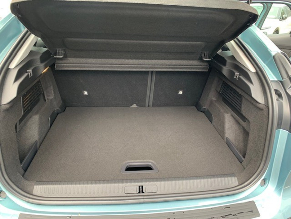 2025 Citroen E-C4 - image 10