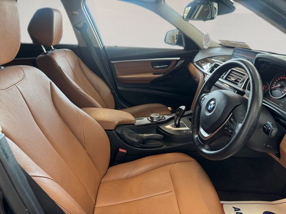 2016 BMW 3 Series - image 11