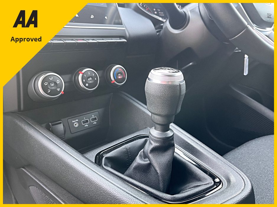 2022 Renault Clio - image 23