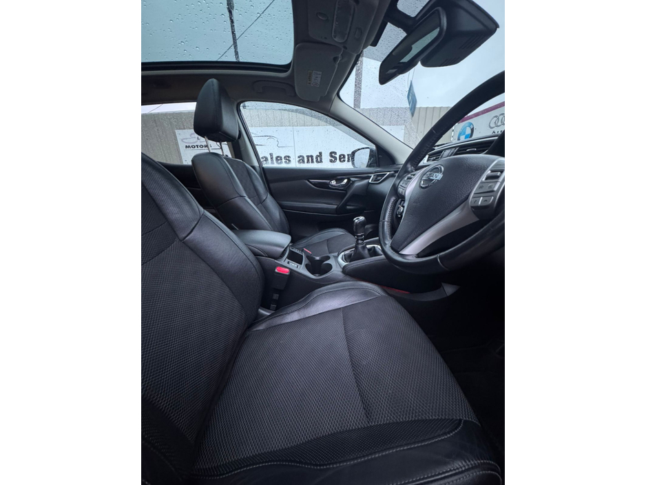 2015 Nissan Qashqai 1.5 SVE DAP + GLASS ROYALE ROOF E 4DR €9,800