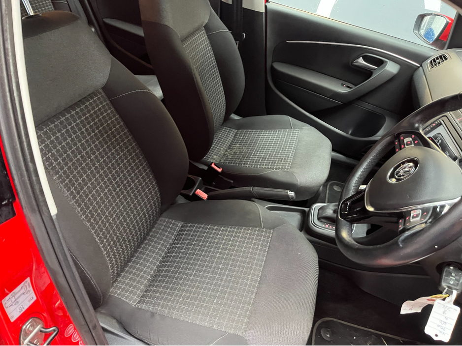 2014 Volkswagen Polo - image 10