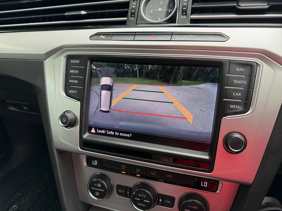 2016 Volkswagen Passat - image 18