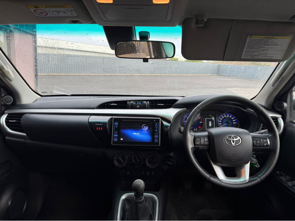 2018 Toyota Hilux - image 12