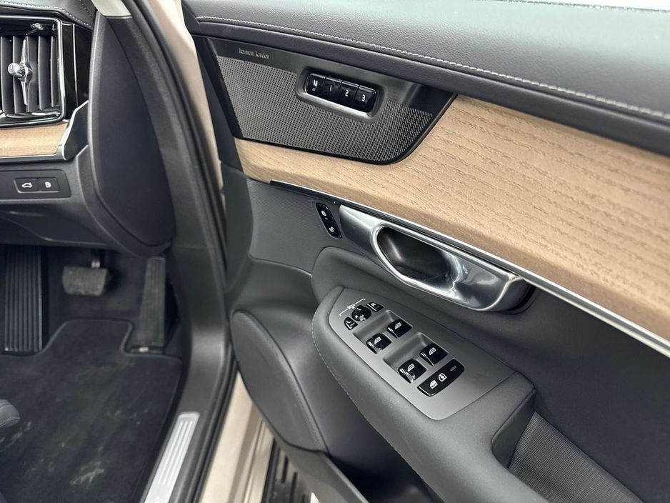 2026 Volvo XC90 T8 PLUS DARK *3.9% APR* €180 PER WEEK ON PCP €96,995