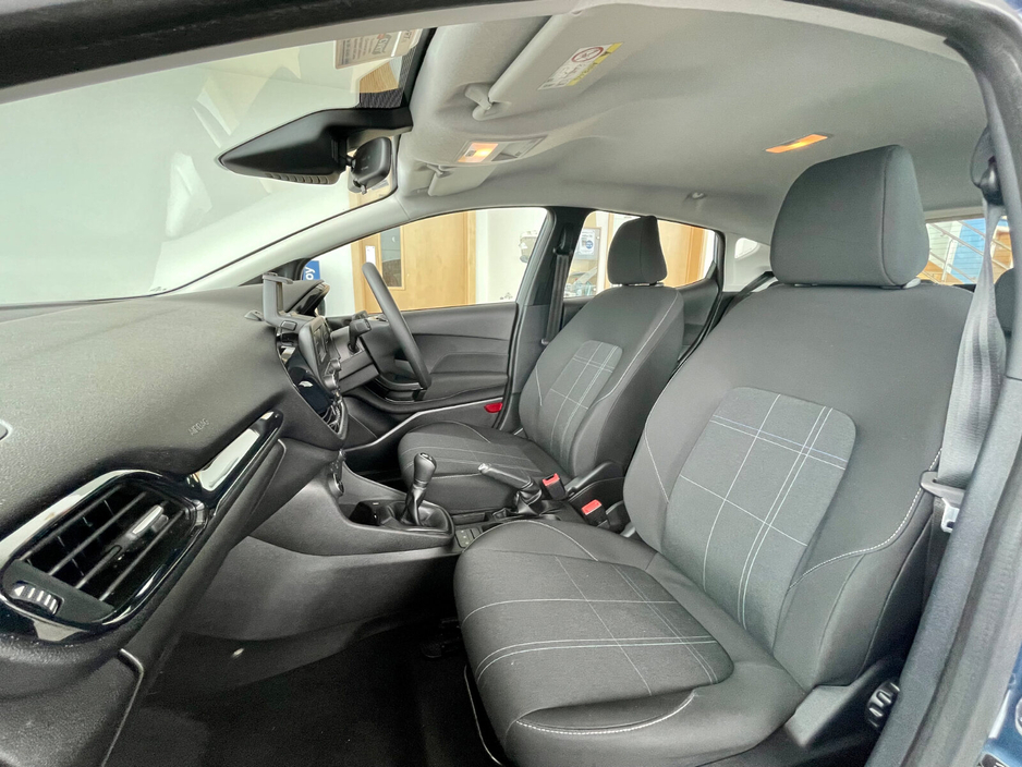 2019 Ford Fiesta - image 11