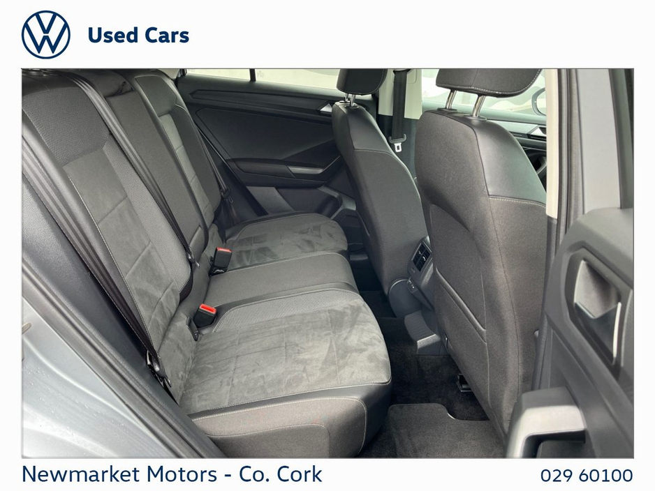 2023 Volkswagen T-Roc - image 3