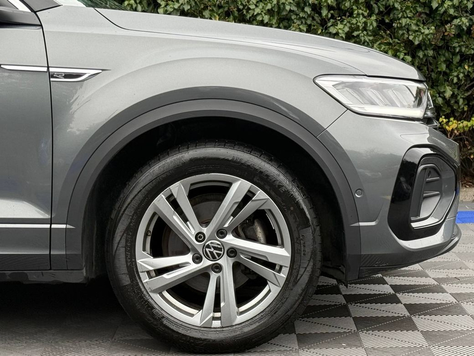 2023 Volkswagen T-Roc R-LINE 1.0 TSI // APPLE CARPLAY/ANDROID AUTO // DIGITAL CLUSTER // 17" R-LINE ALLOYS €27,900