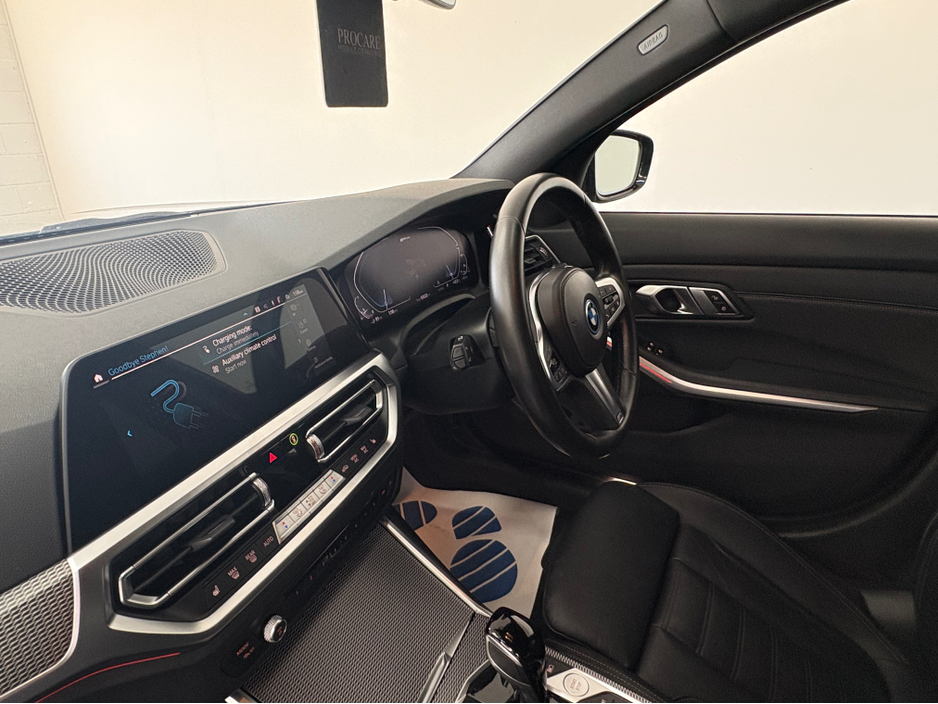 2021 BMW 3 Series - image 11